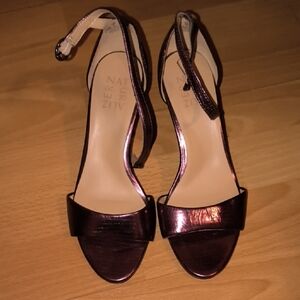 Naturalizer | Shiny Purple Heels